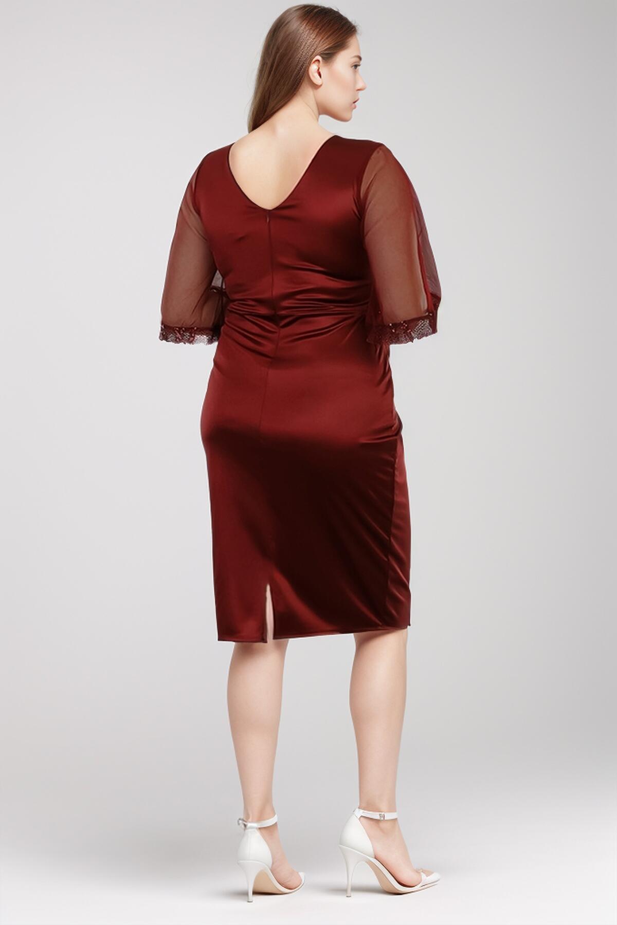 Große Größen Kurzes Kleid Mit Pailletten - Und Steinbesatz – Bordeaux