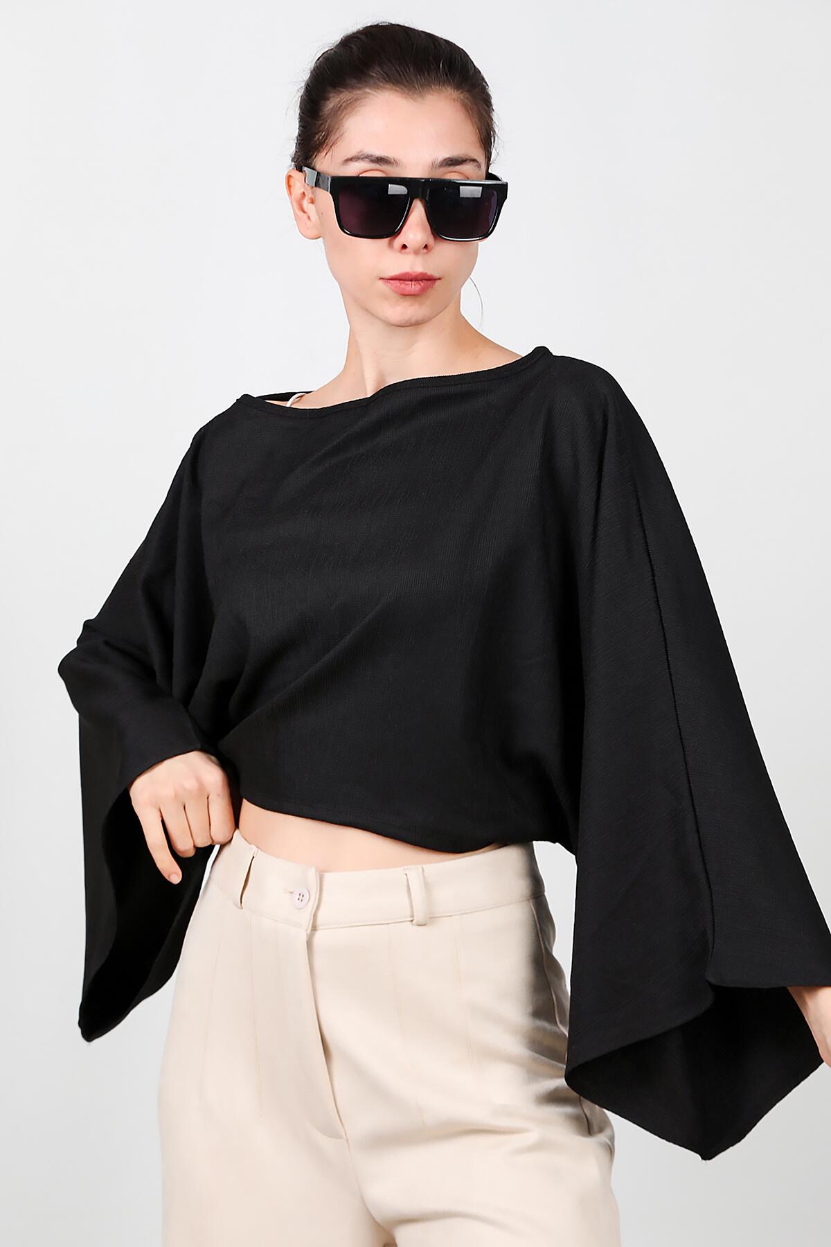 Zwarte Blouse Met Boothals En Vleermuismouwen