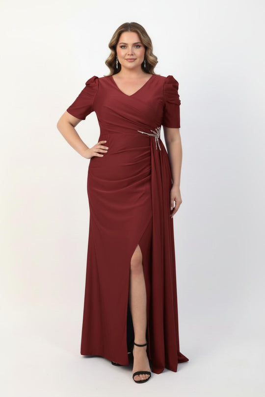 Plussize Lange Avondjurk Met Tailledetail En Korte Mouwen — Bordeaux