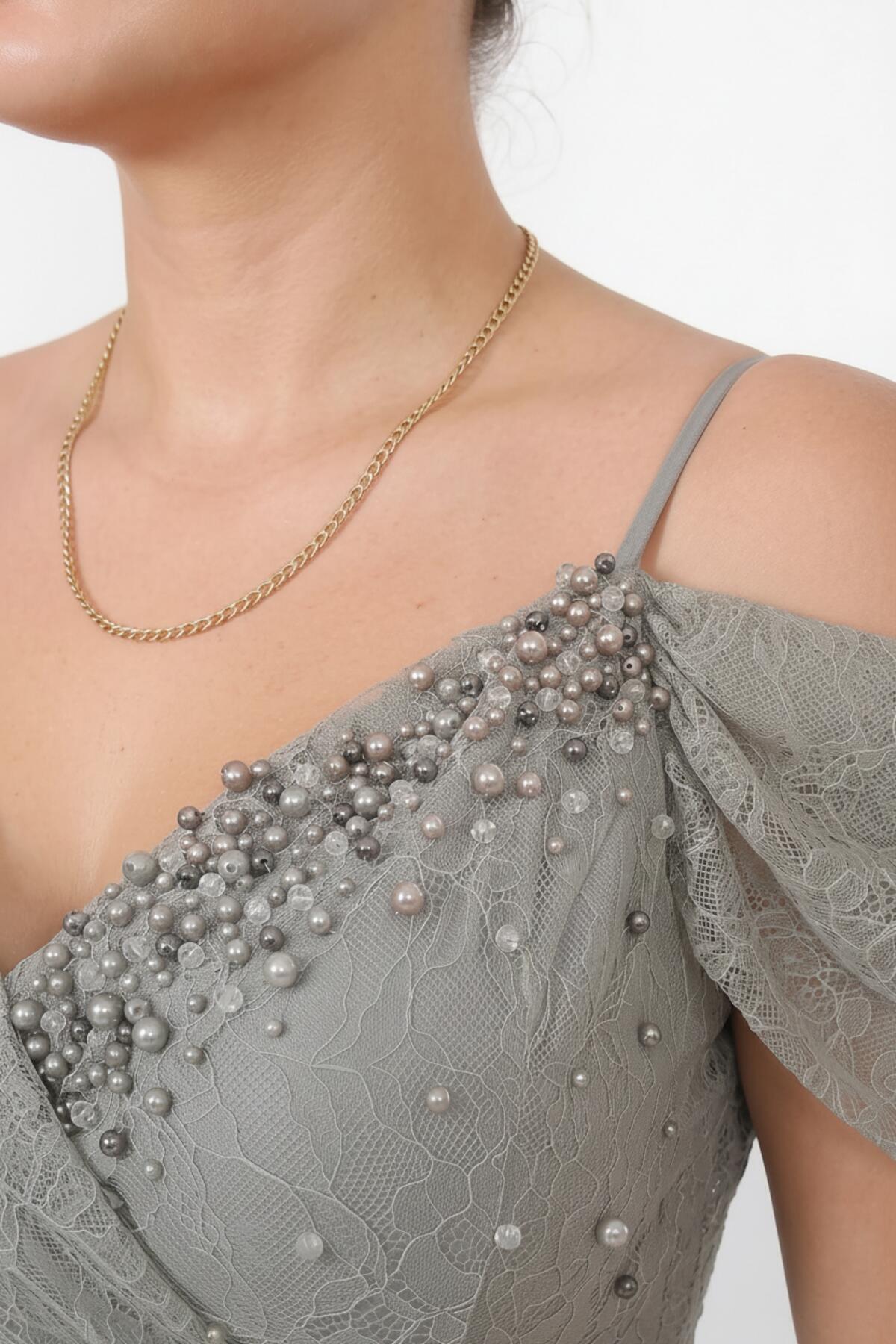 Elb0001D1196Gri — Große Größen Spitzen‑Abendkleid Mit Perlenbestickter Brust — Grau