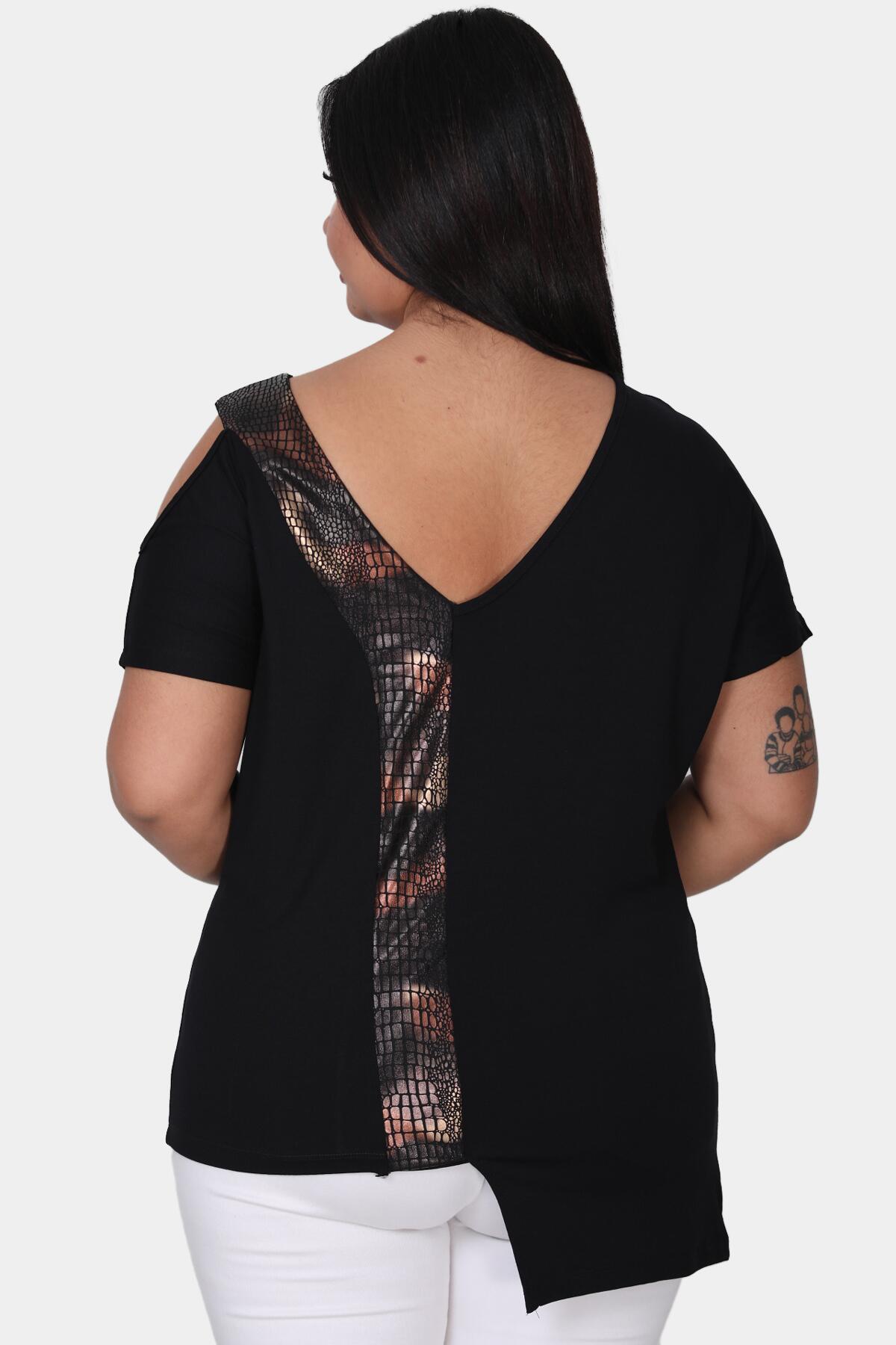 Plus - Size Blouse — Zwart