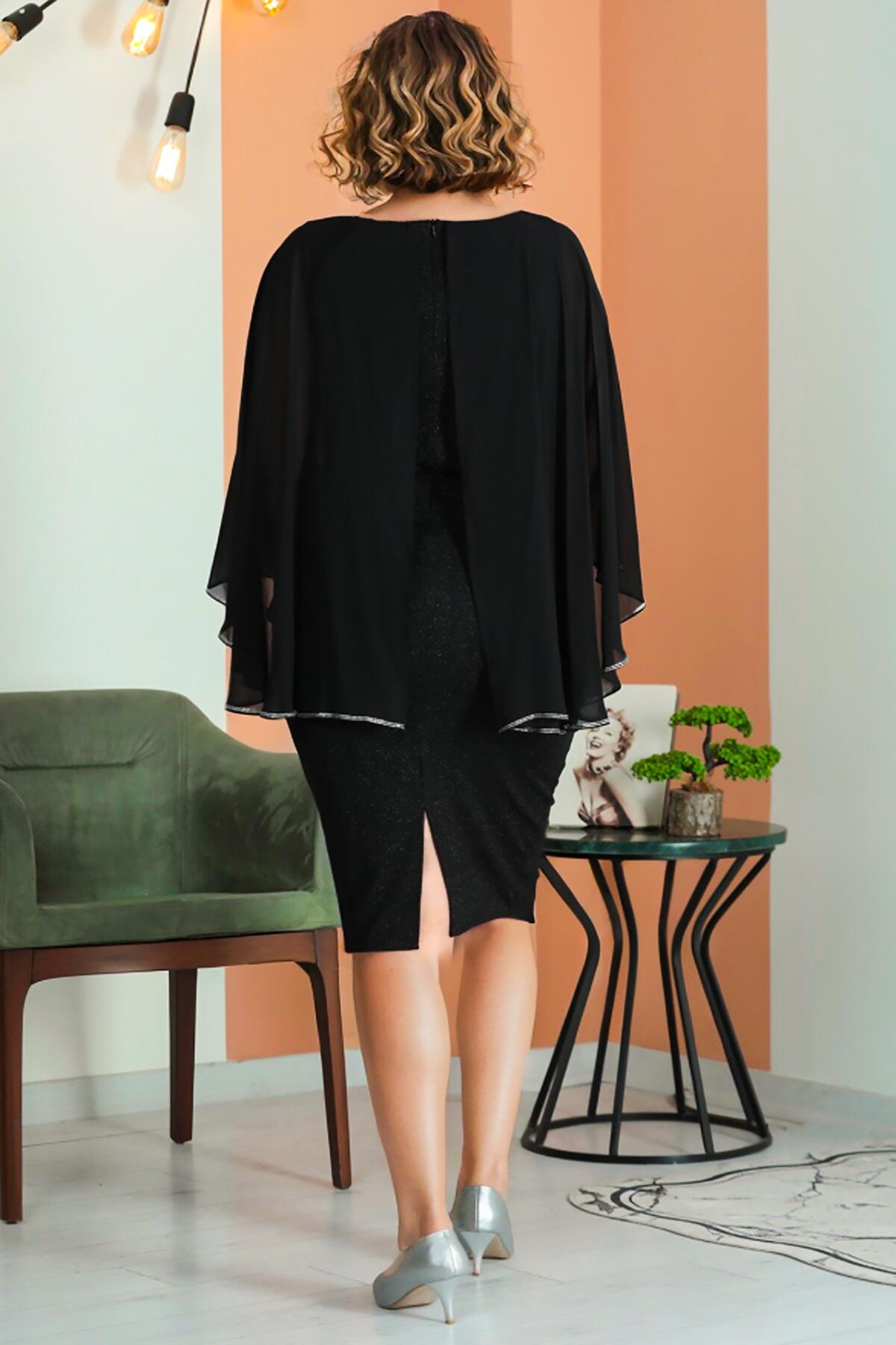 Plus - Size Korte Chiffonjurk Met Glitter — Zwart