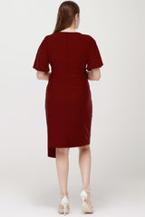 Plus - Size Satijnen Korte Jurk Met Steendetails — Bordeaux