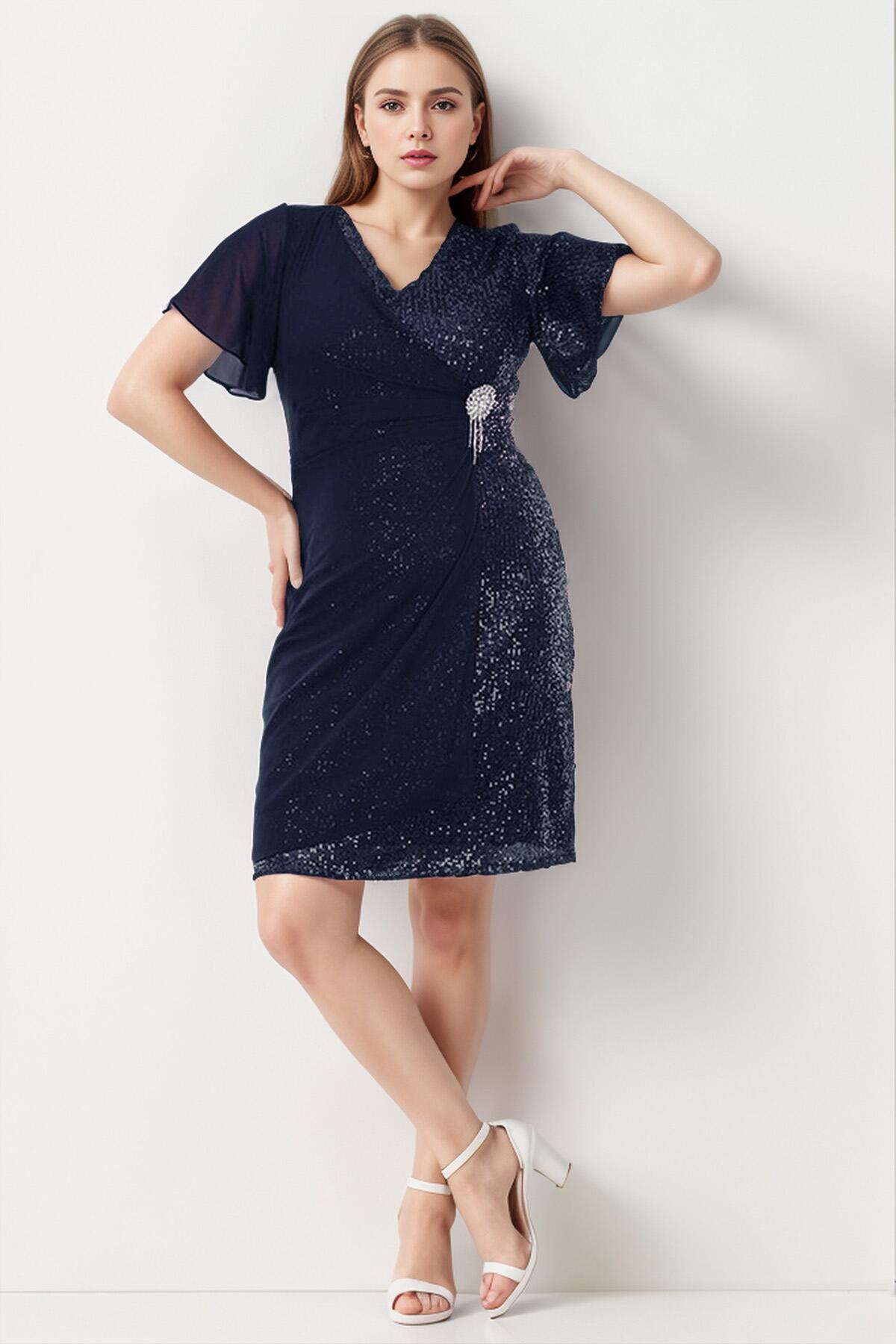 Plus‑Size Midi - Jurk Met Taillebroche — Marineblauw