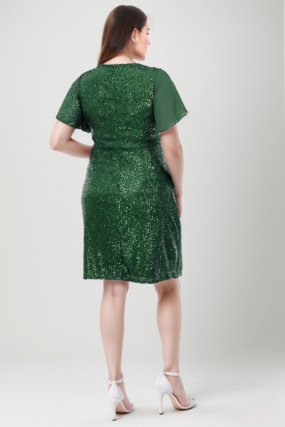 Midi - Jurk In Grote Maten Met Taillebroche — Smaragdgroen