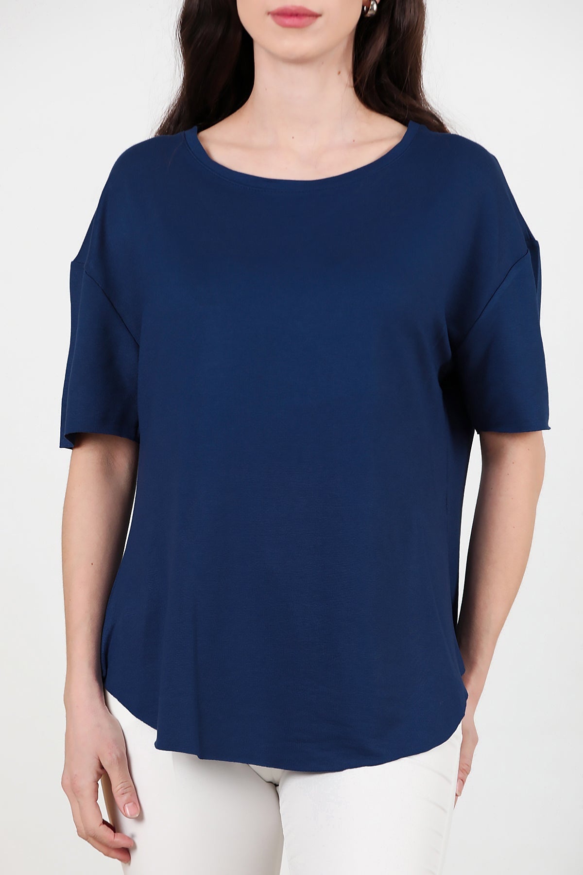T - Shirt Met Ronde Hals En Afgeronde Zoom — Marineblauw