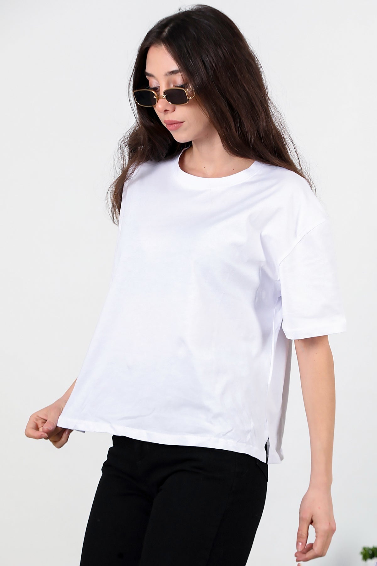 Oversized T - Shirt Met Ronde Hals En Zijsplitsing – Off - White