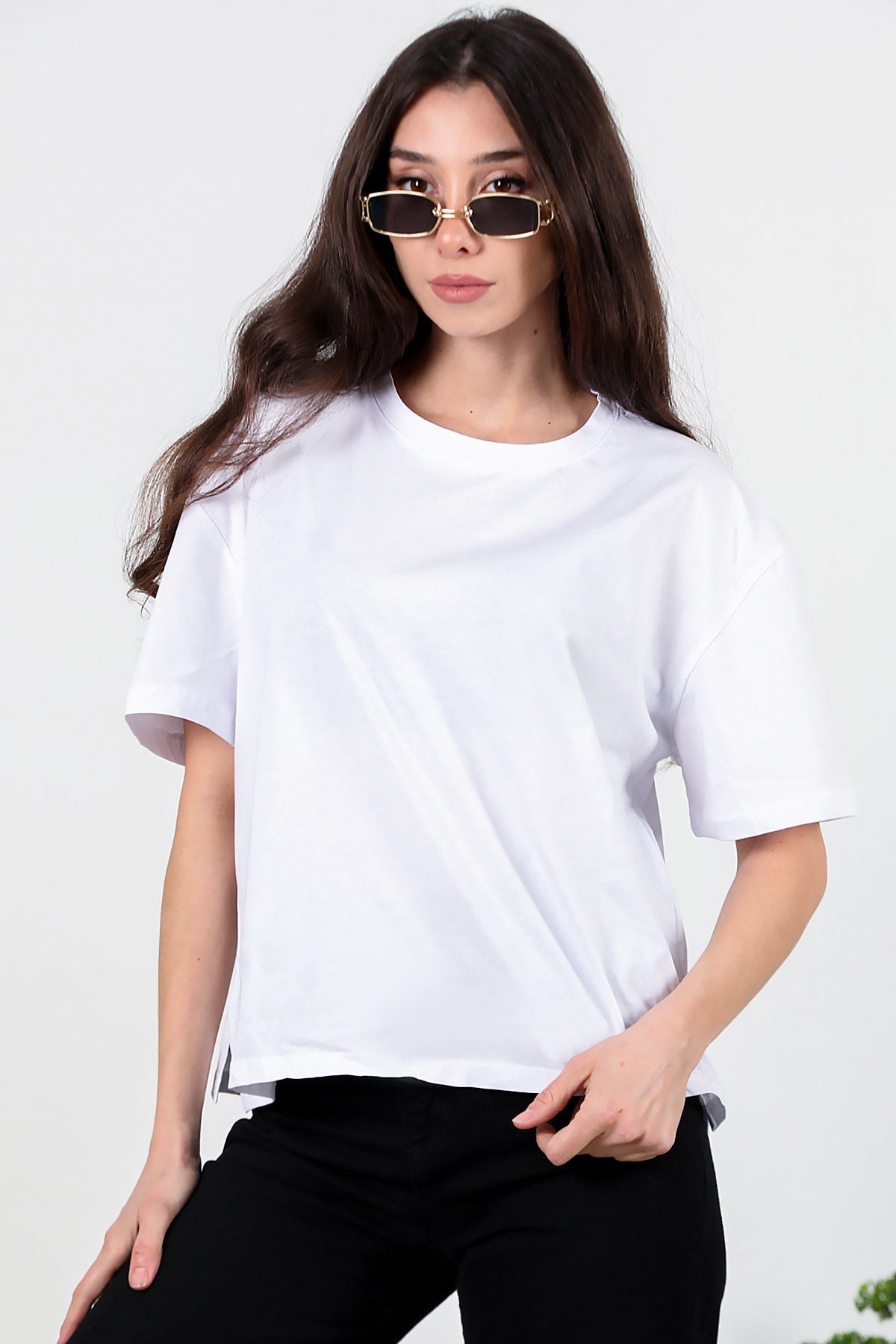 Oversized T - Shirt Met Ronde Hals En Zijsplitsing – Off - White