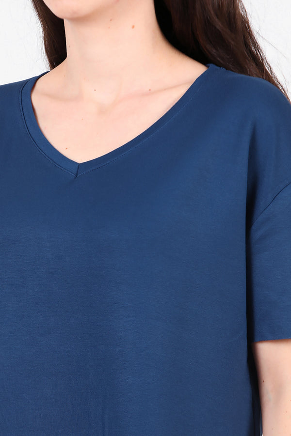 T - Shirt Met V - Hals En Afgeronde Zoom — Marineblauw