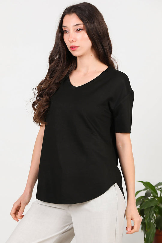 T - Shirt Met V - Hals En Ovalen Zoom — Zwart
