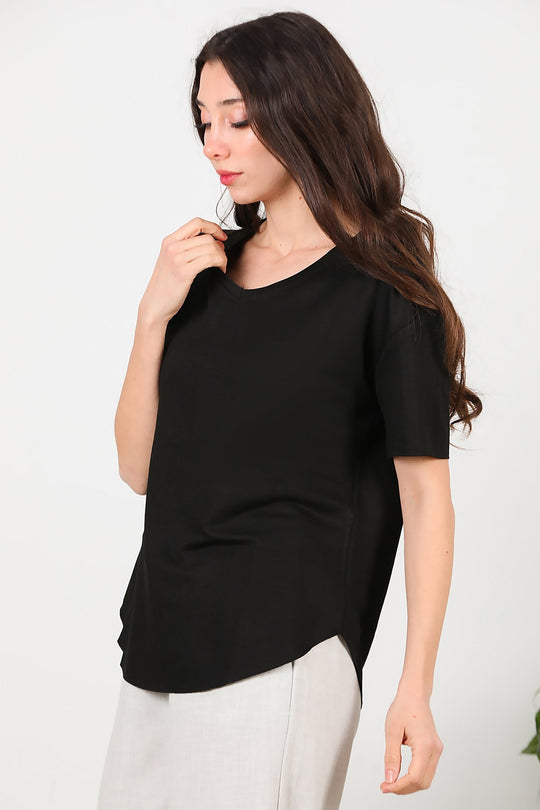 T - Shirt Met V - Hals En Ovalen Zoom — Zwart
