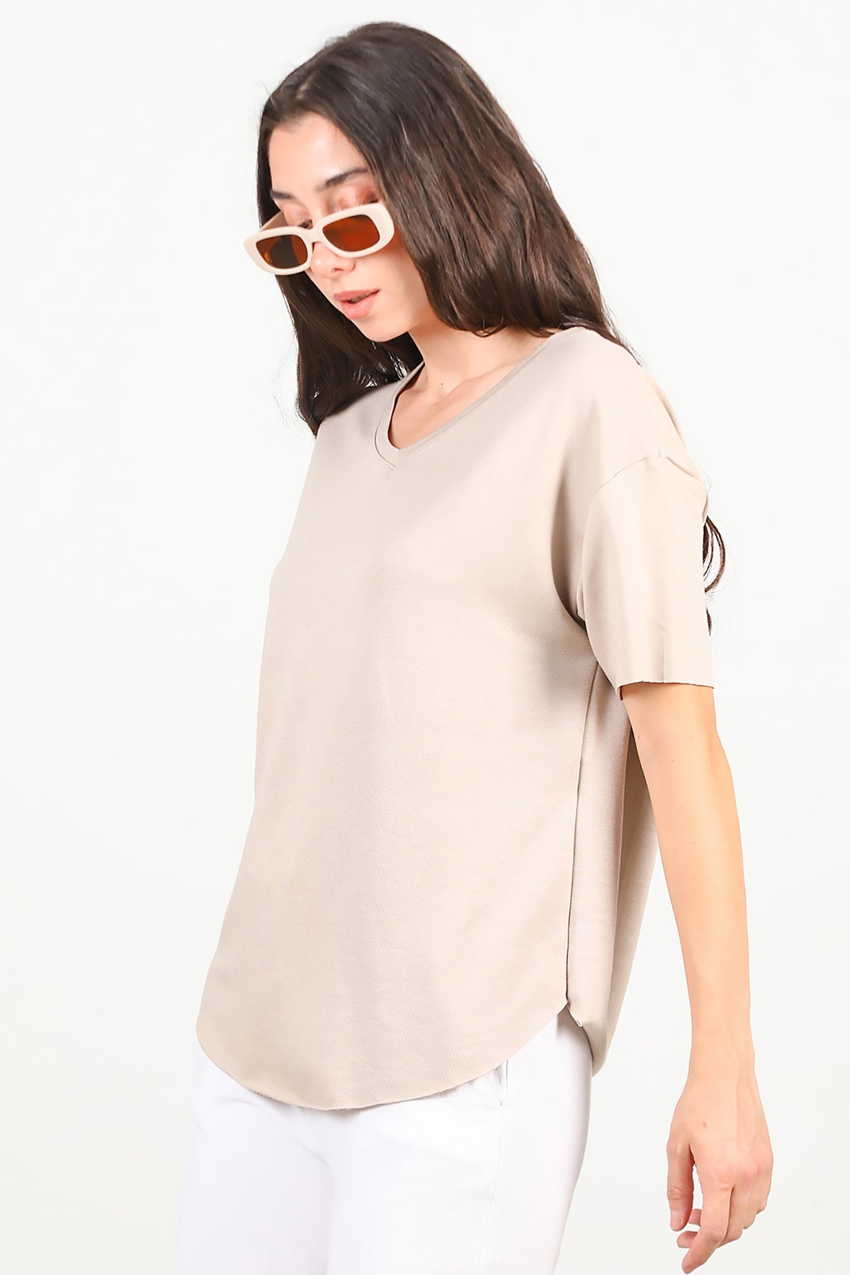 T - Shirt Met V - Hals En Ovalen Zoom — Taupe