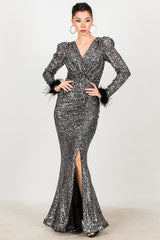Robe De Soirée Longue À Sequins Avec Poignets Bordés De Plumes — Argenté