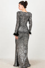 Robe De Soirée Longue À Sequins Avec Poignets Bordés De Plumes — Argenté