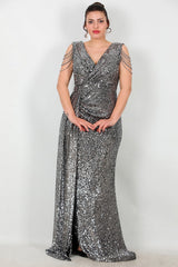 Robe De Soirée Longue Grande Taille À Sequins Avec Chaîne À L'épaule — Argent