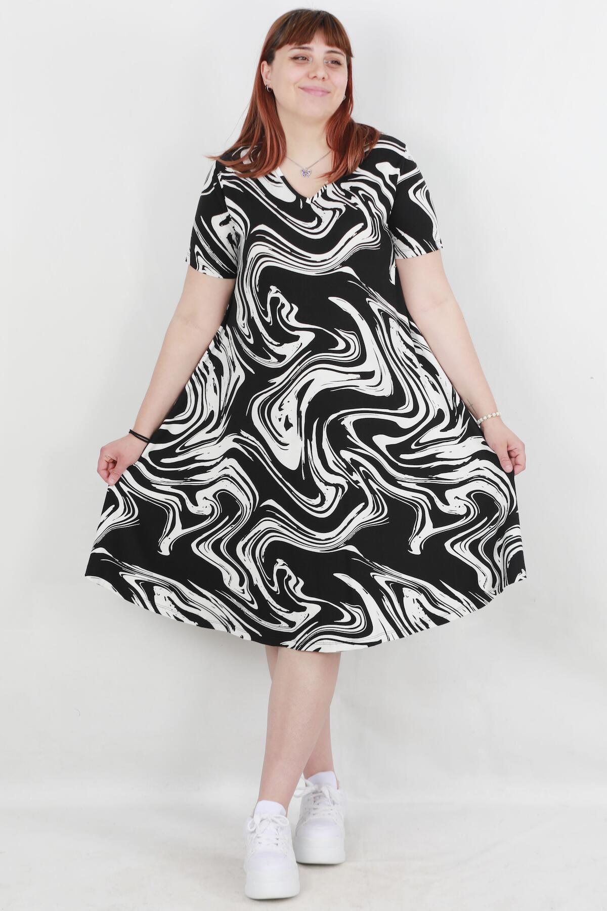 Plus - Size Gedessineerde Jurk — Multicolor