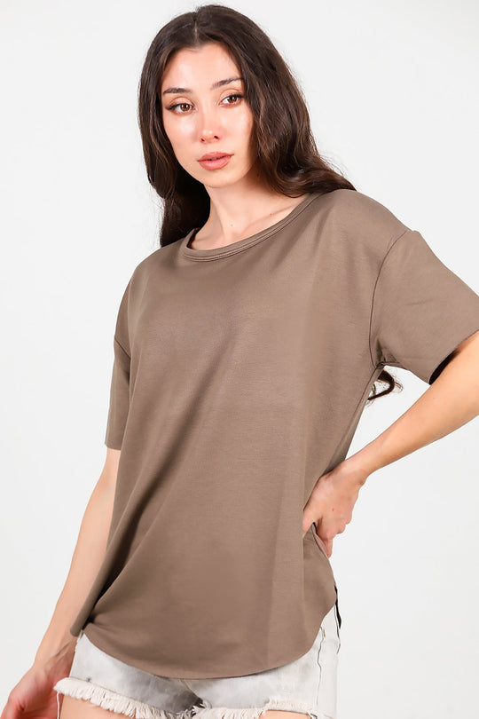 T - Shirt Met Ronde Hals En Afgeronde Zoom — Bruin