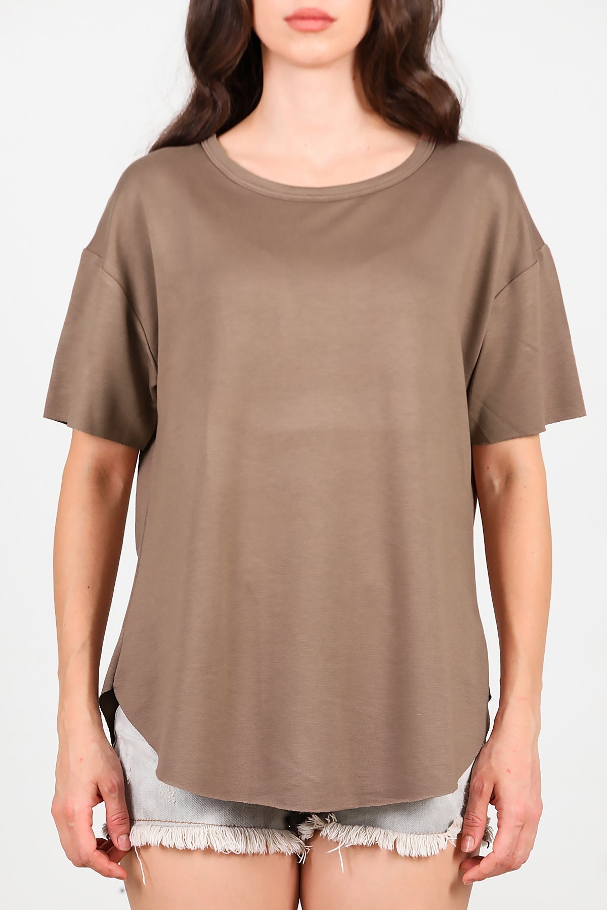 T - Shirt Met Ronde Hals En Afgeronde Zoom — Bruin