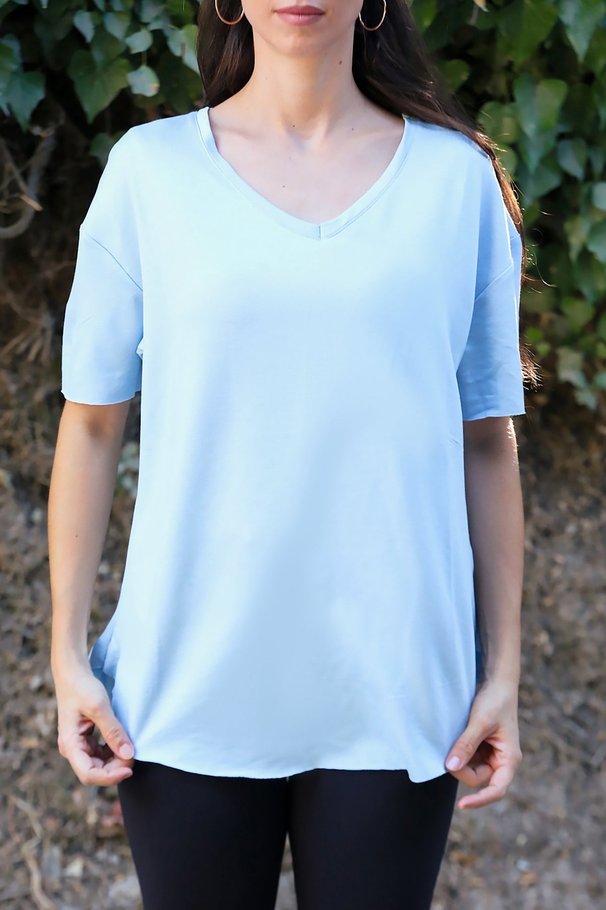 T‑Shirt Met Ovalen Zoom En V‑Hals – Blauw