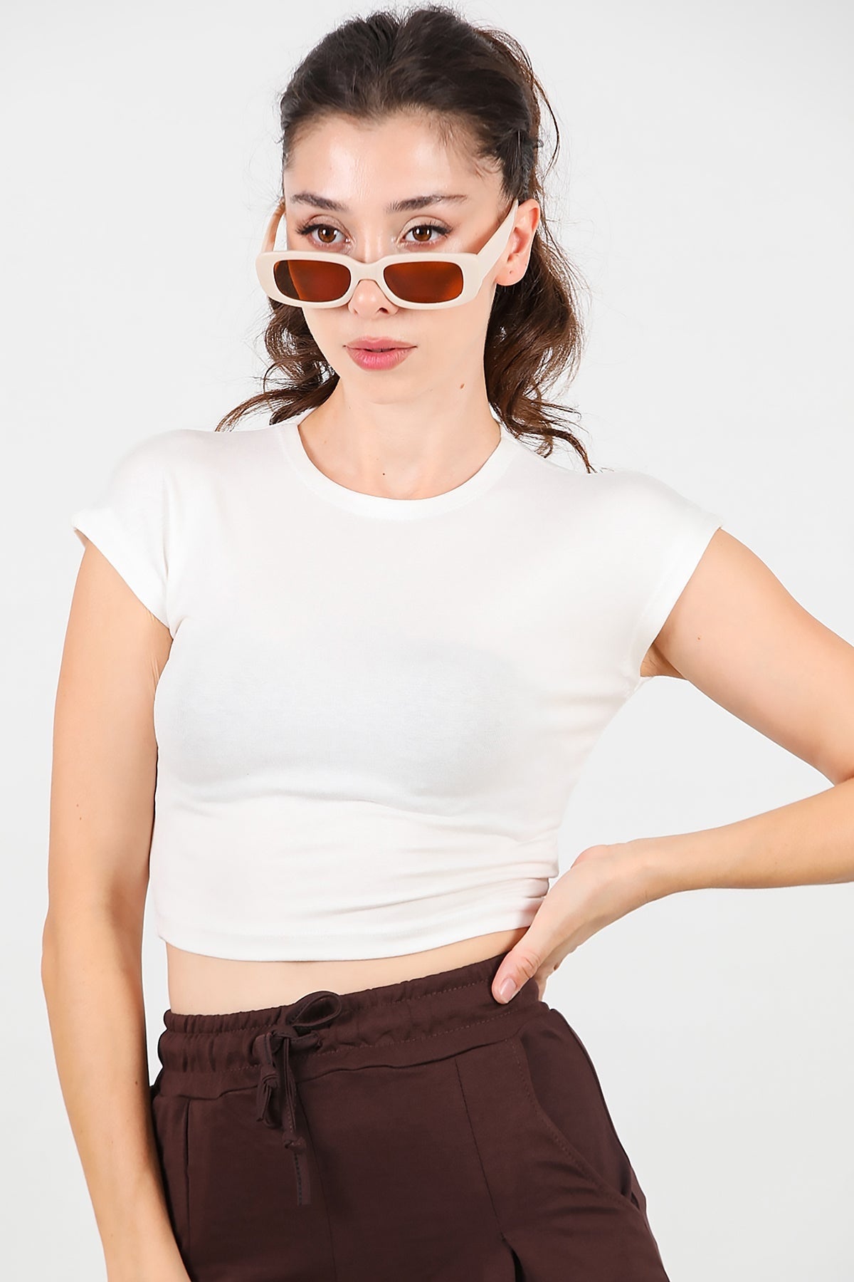 Kort T - Shirt Met Oversneden Schouder — Ecru