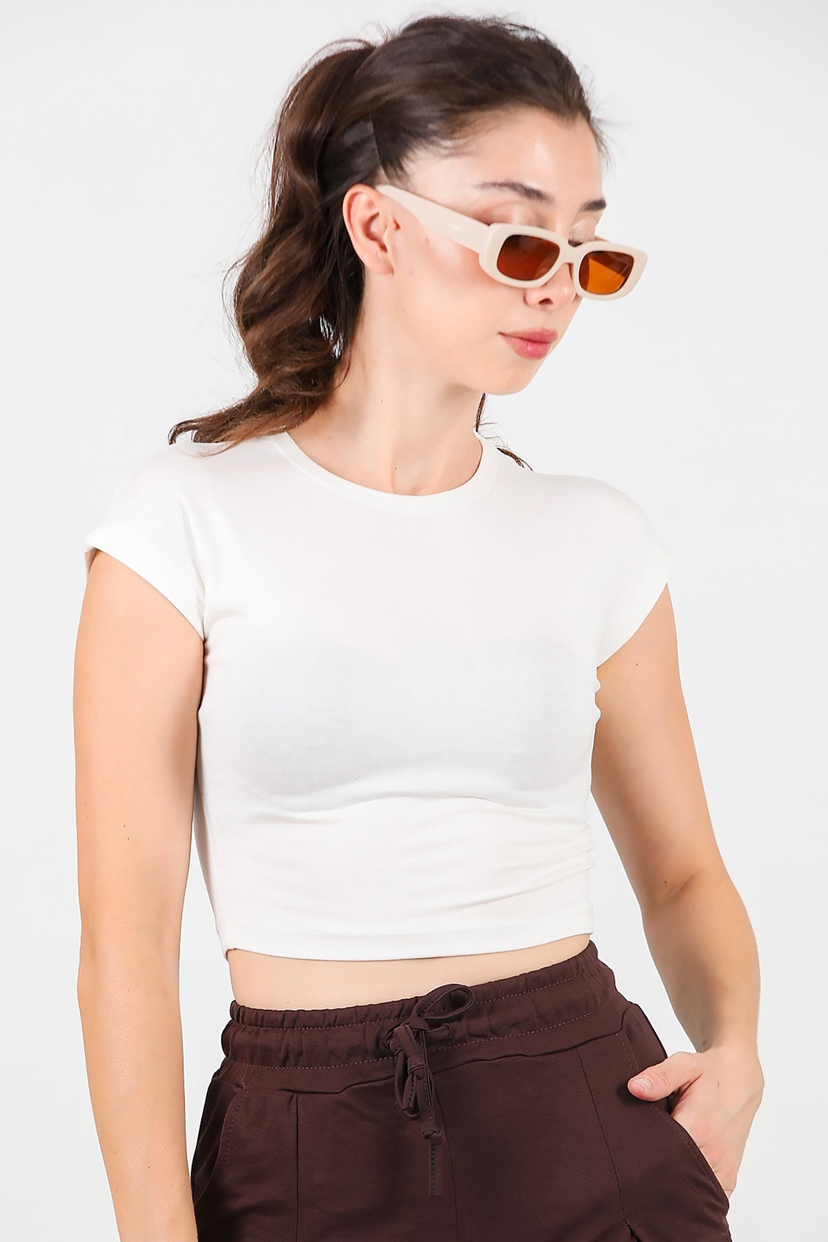Kort T - Shirt Met Oversneden Schouder — Ecru