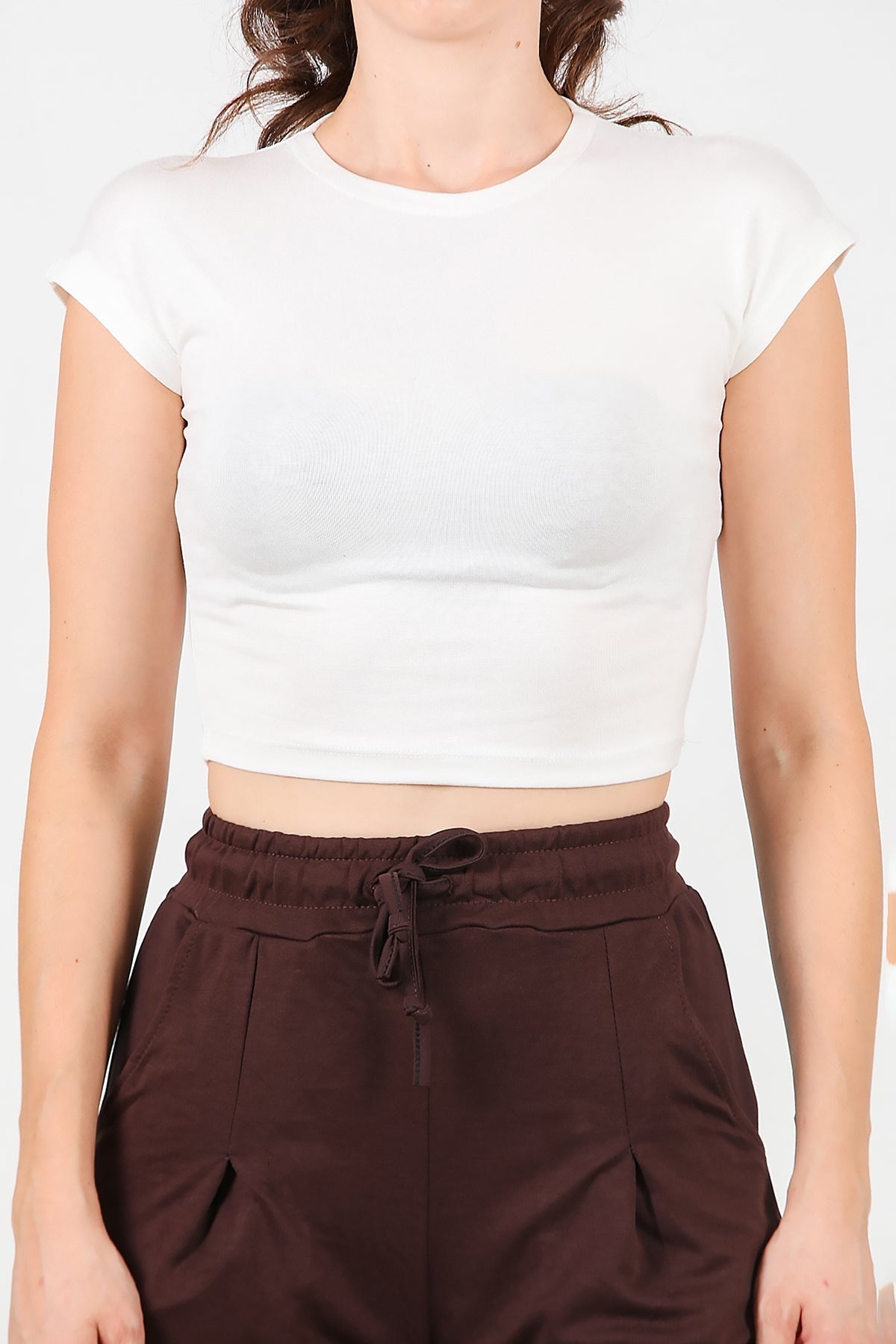 Kort T - Shirt Met Oversneden Schouder — Ecru