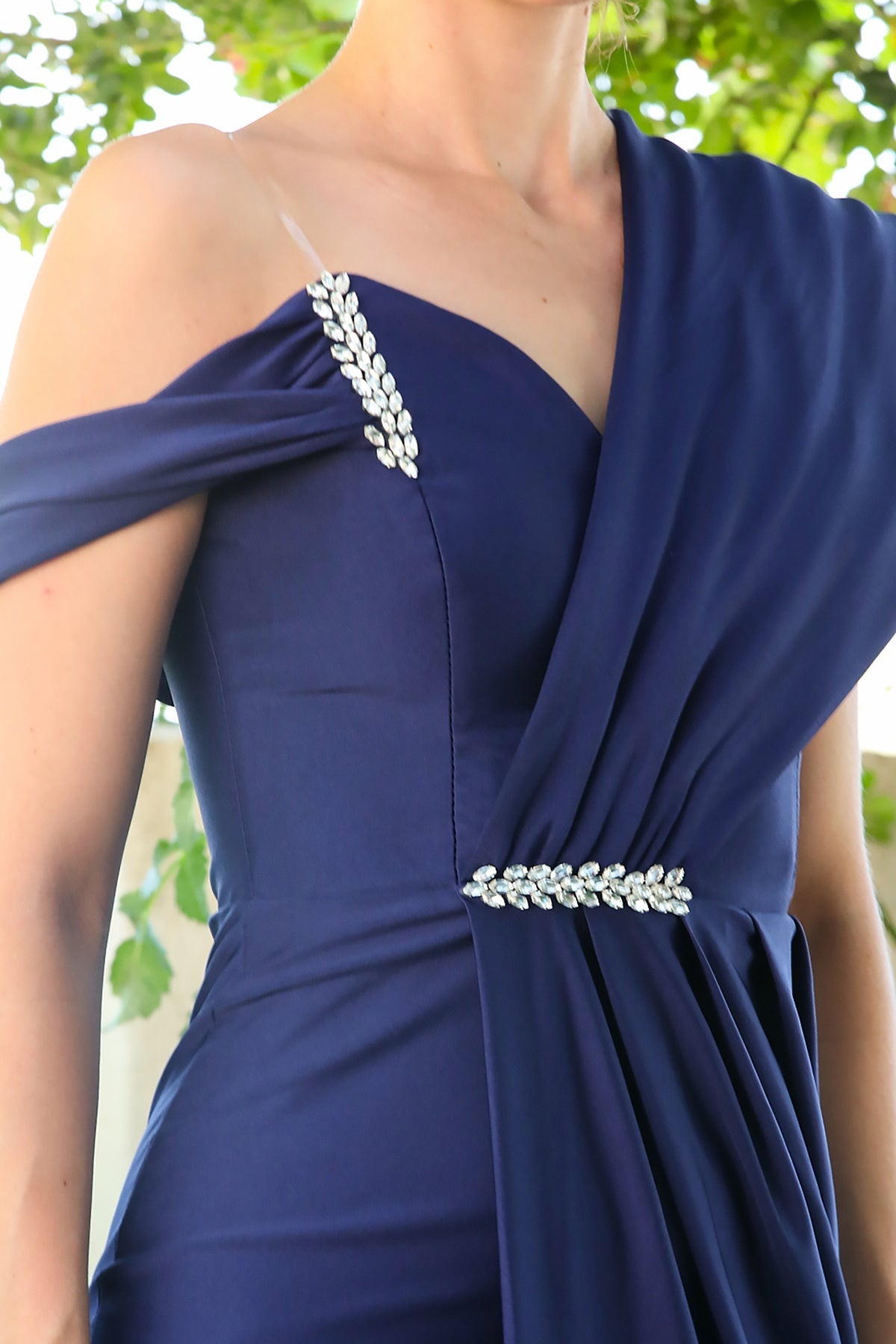 Avondjurk Met Steendetail Bij Taille En Borst — Marineblauw