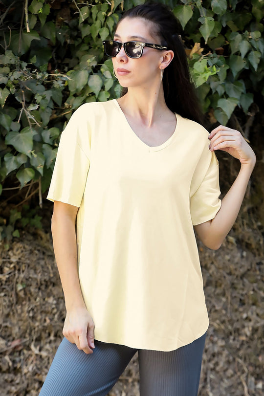 T‑Shirt Met Ovalen Zoom En V‑Hals – Geel