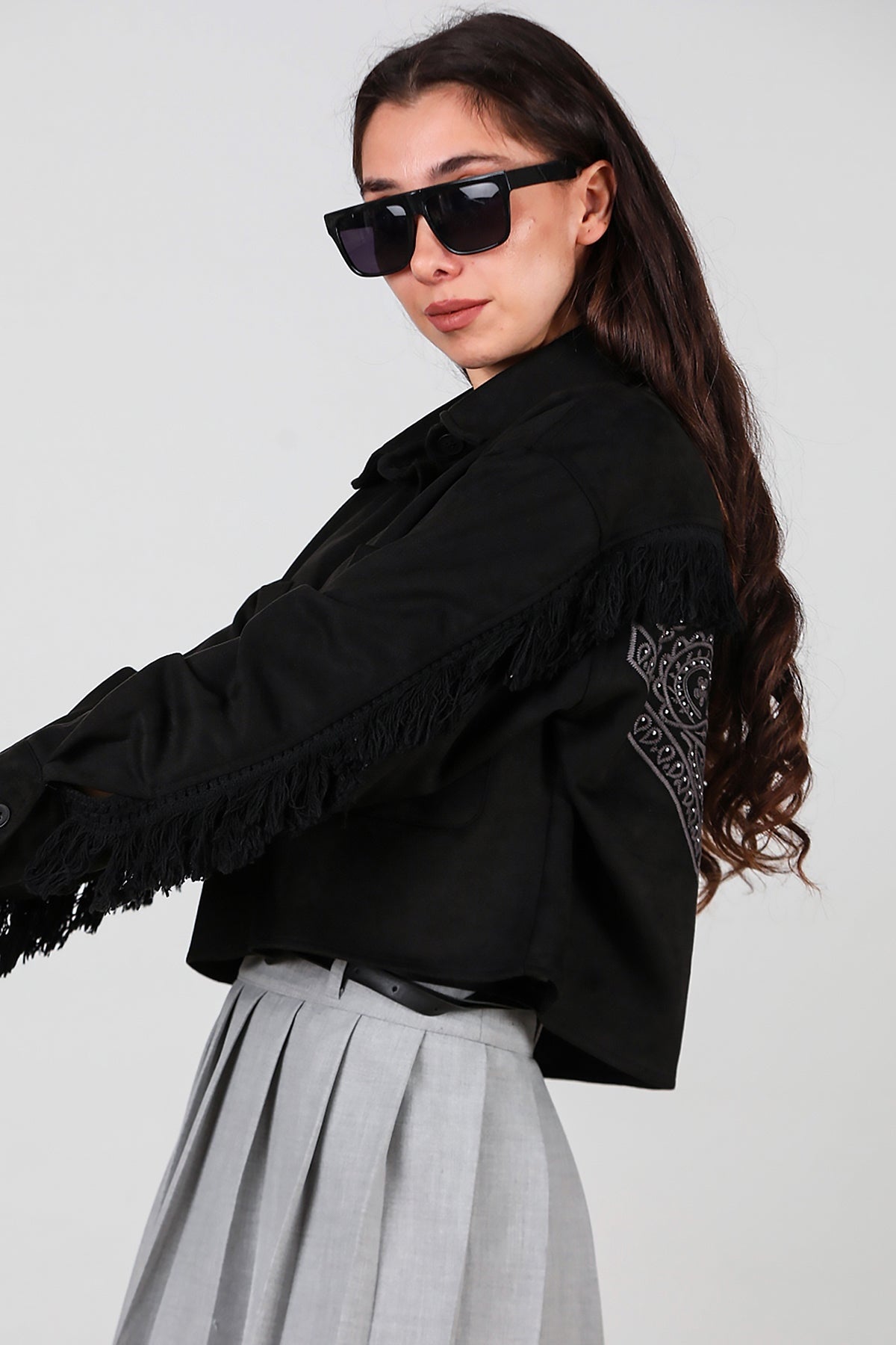 Korte Suède Blouse Met Steendetail Op De Rug En Franjes, Zwart