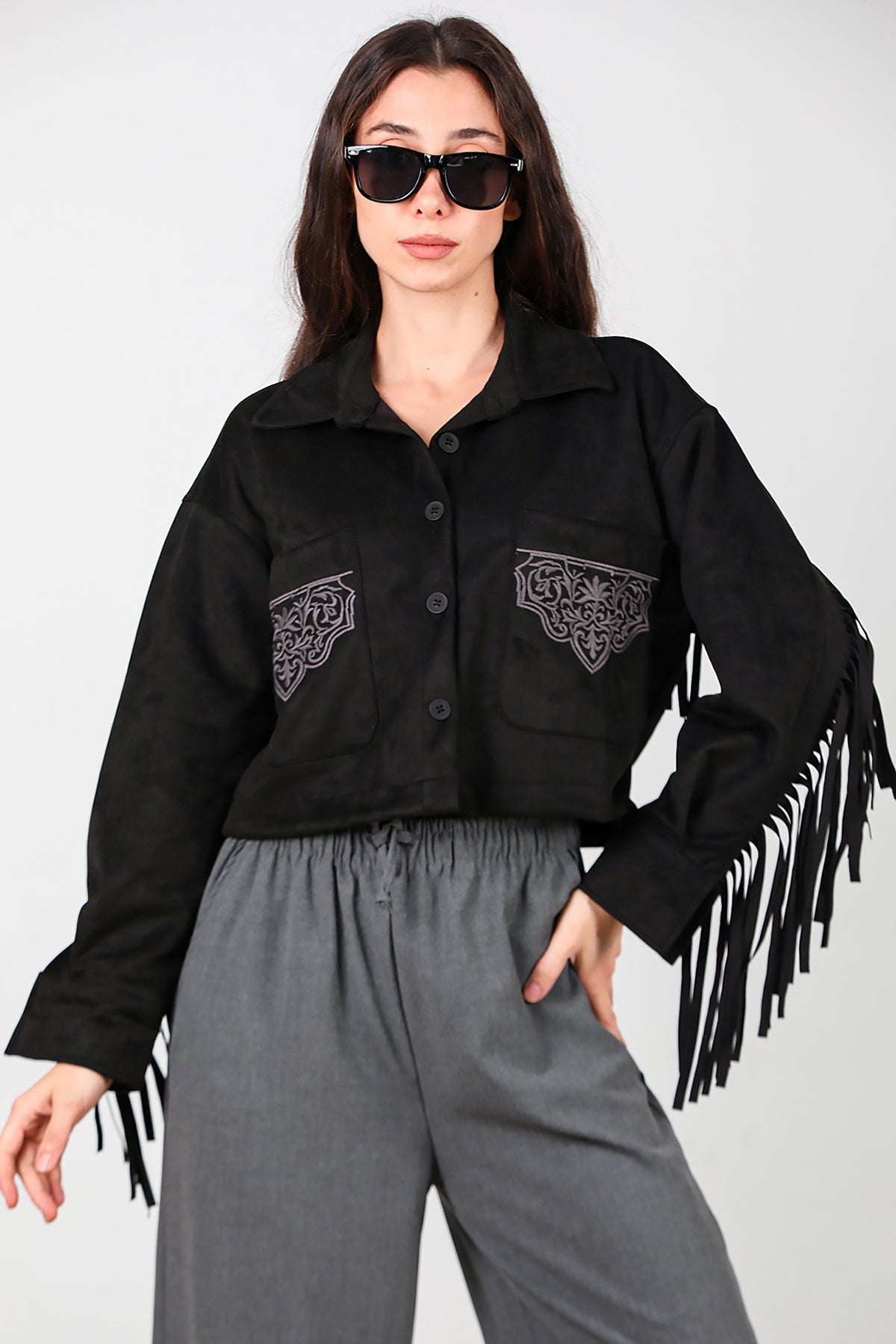Zwarte Suède Blouse Met Geborduurde Zak En Achterfranjes
