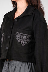 Chemise En Suède Noire Avec Poche Brodée Et Franges Au Dos