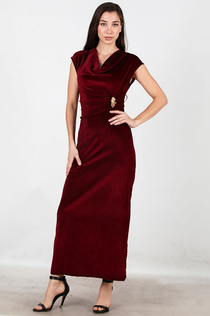 Langes Samtkleid Mit Schnallendetail – Bordeaux