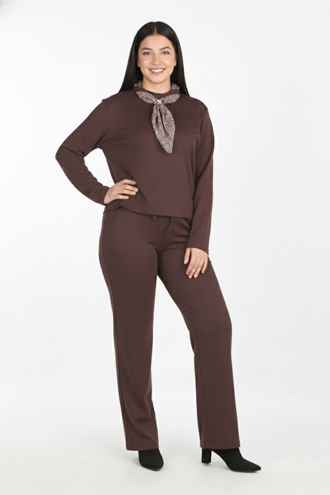 Ensemble Deux Pièces Avec Foulard Marron