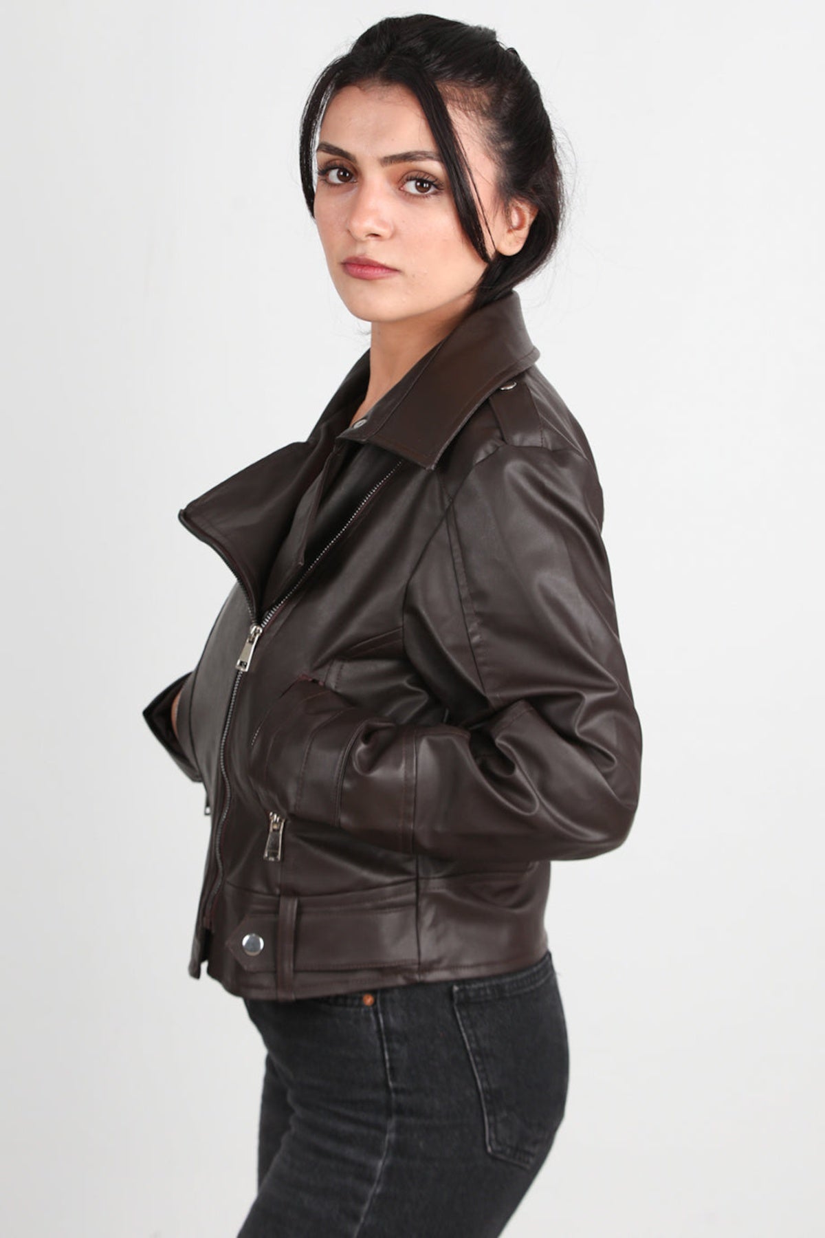 Dames Leren Jas Met Asymmetrieke Rits — Bruin