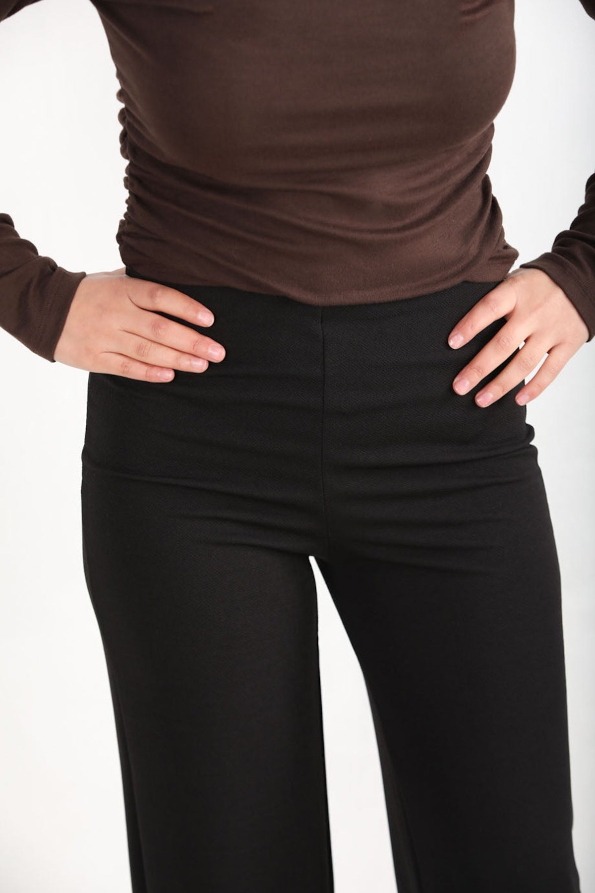 Kreppbroek Met Hoge Taille En Wijde Pijpen — Zwart