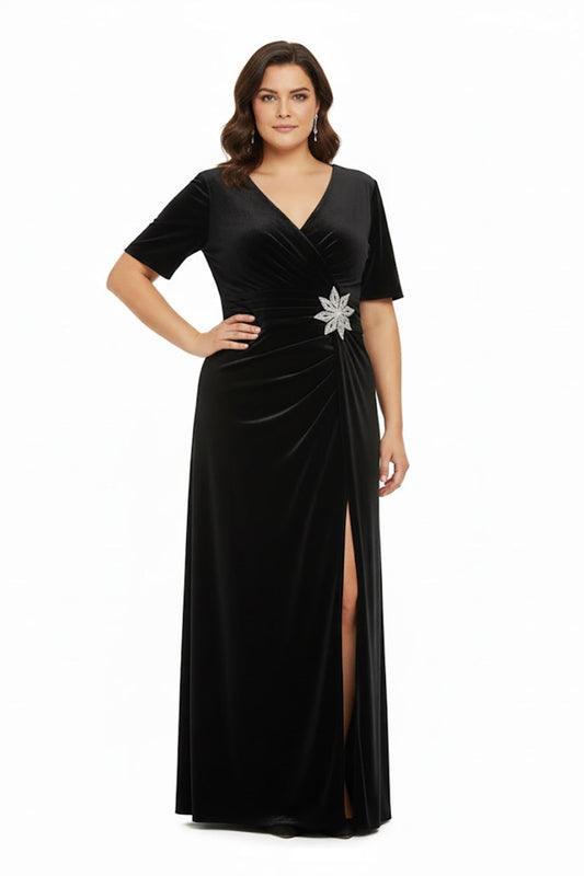 Abendkleid In Großen Größen Mit Blumen - Taillendetail — Schwarz