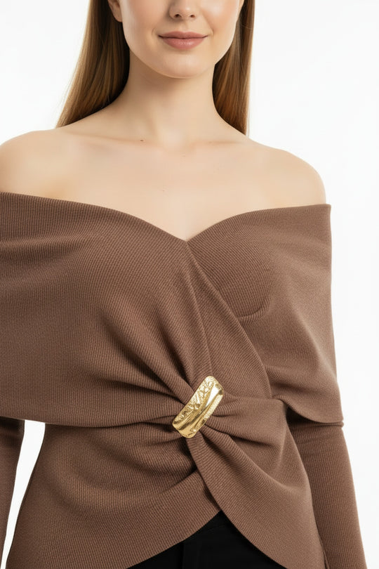 Glamour Blouse Met Sjaalkraag En Accessoiredetail — Bruin