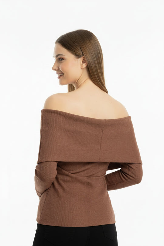 Glamour Blouse Met Sjaalkraag En Accessoiredetail — Bruin