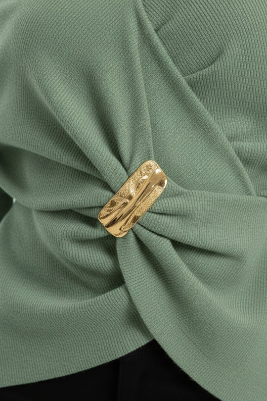 Glamour Blouse Met Sjaalkraag En Accessoiredetail — Lichtgroen
