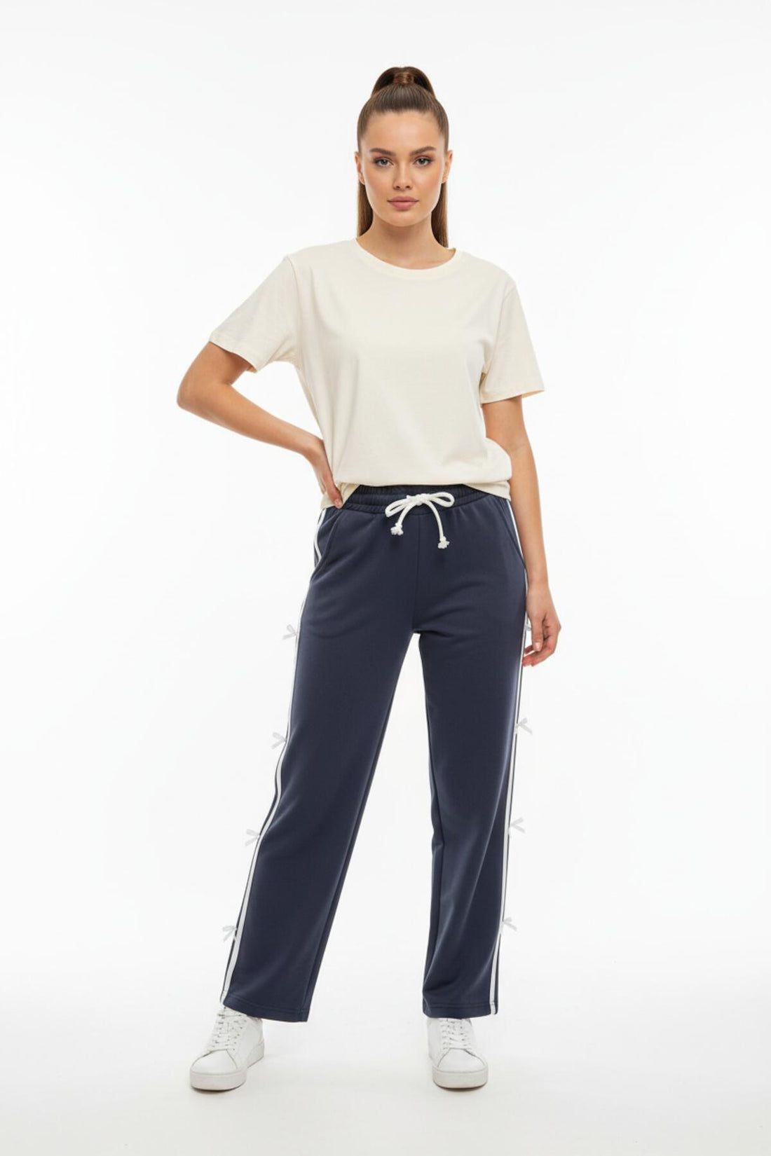 Ensemble Jogging Jambe Droite Avec Nœuds Latéraux — Anthracite