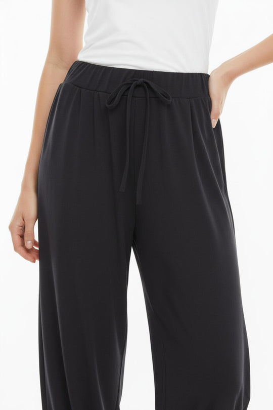 Viskosehose Mit Elastischem Saum – Schwarz
