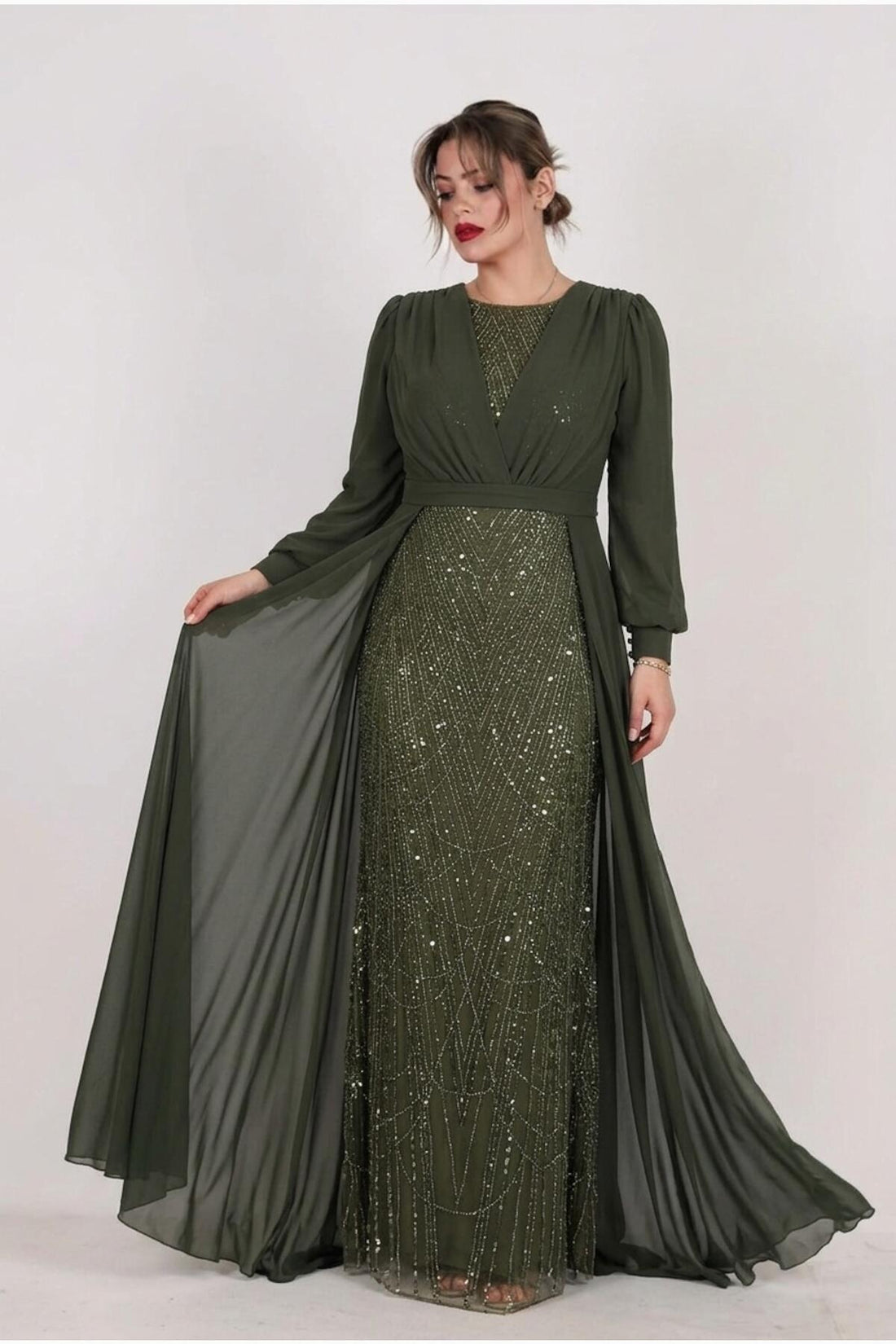 Robe De Soirée Grande Taille À Haut Pailleté Et Manches En Chiffon — Vert
