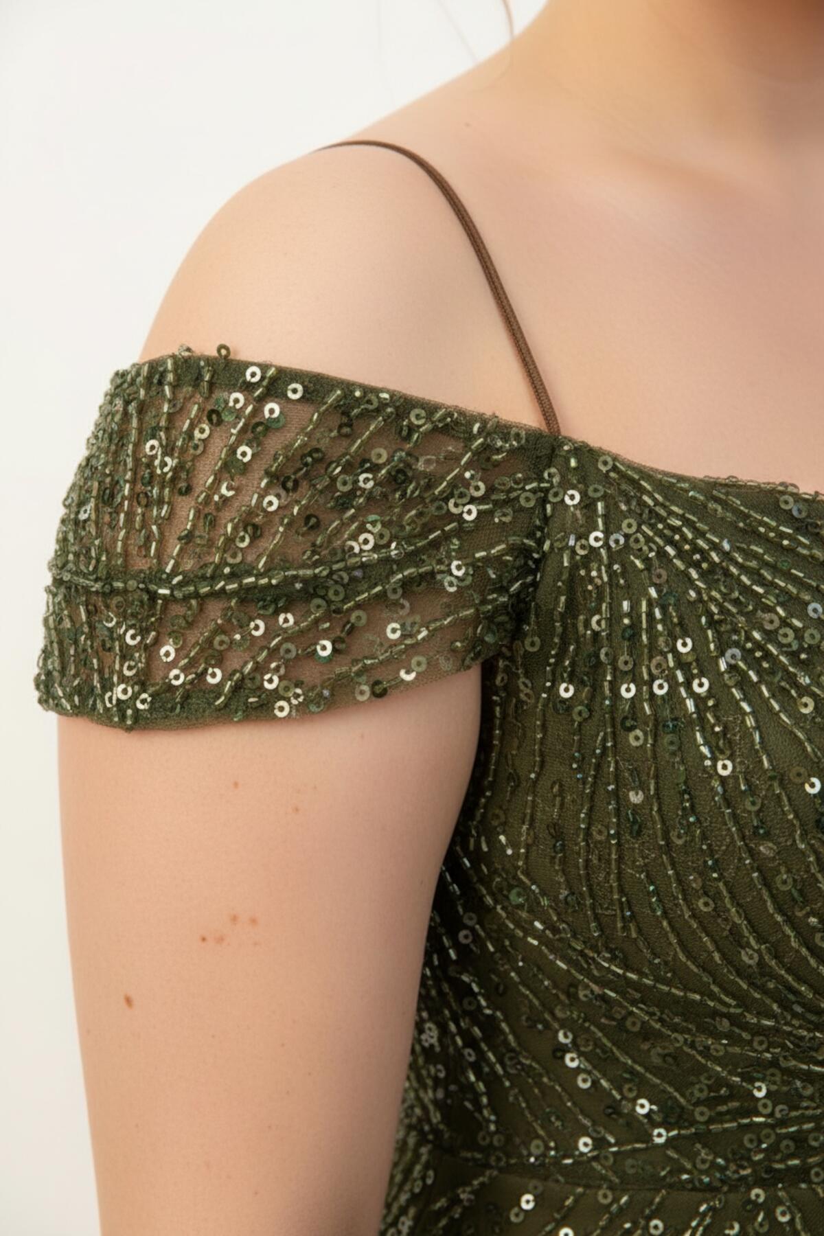 Büyük Beden Düşük Omuz Boncuklu Abiye  Haki