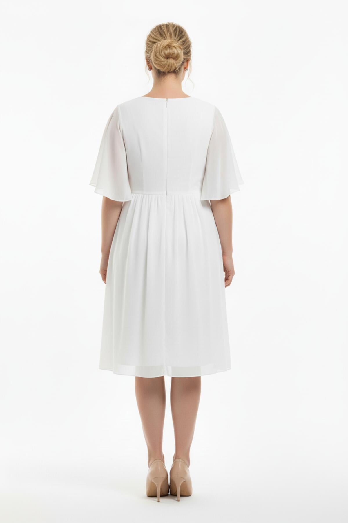 Witte Plus‑Size Midi Jurk Van Glittertule Met Stenen In De Taille