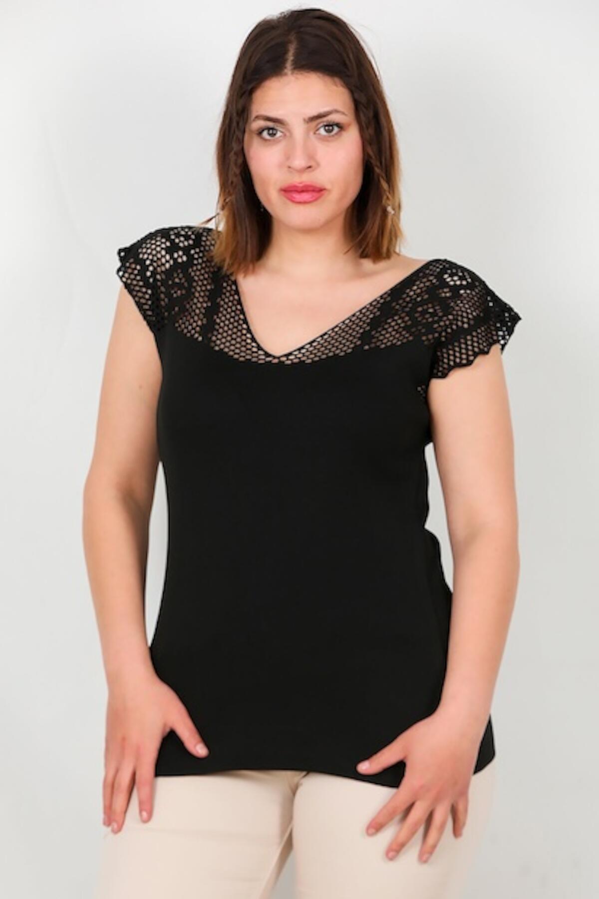 Plus - Size Gebreide Top Met Kanten - Look Op De Schouder — Zwart