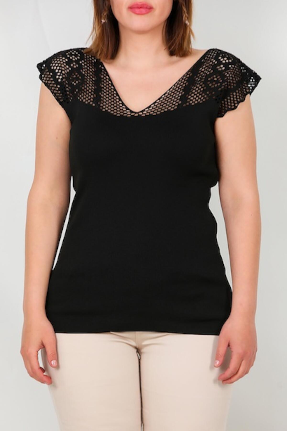 Plus - Size Gebreide Top Met Kanten - Look Op De Schouder — Zwart