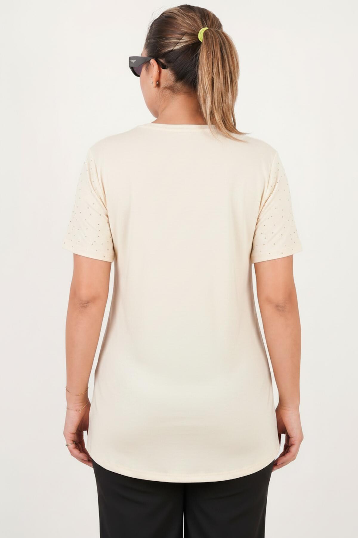 Plus - Size Blouse Met Boothals En Mini Zilveren Steentjes — Off - White