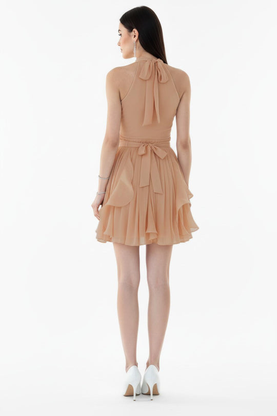 Bouclé Korte Jurk Met Halsstrik — Beige