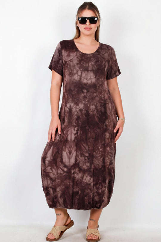 Plus‑Size Korte Mouw Jurk Met Drukknoopdetail — Bruin