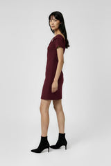 Robe En Ottoman Bordeaux Avec Boucle À Épingle